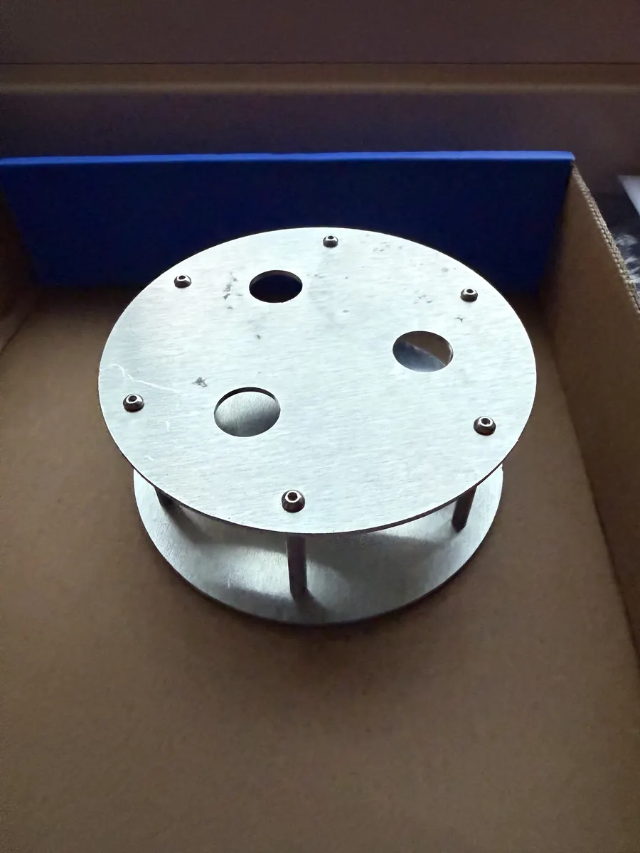 The assembled cavity seen at an angle: both discs and their spacers.